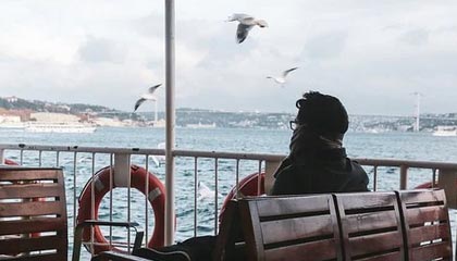 欧预赛战事：实力球队排兵布阵战绩斐然领跑分组